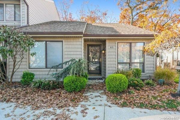 45 Stanford CT #45, Wantagh, NY 11793