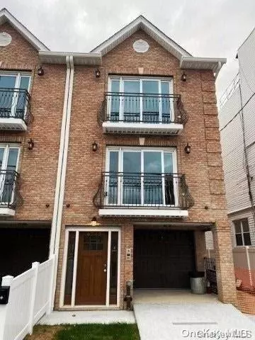 Middle Village, NY 11379,67-43 73rd PL