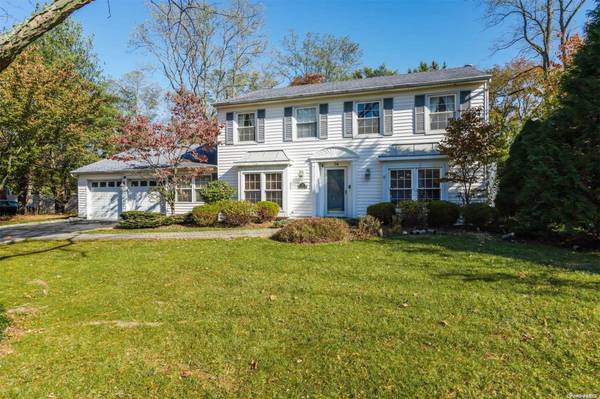 78 Manchester LN, Stony Brook, NY 11790