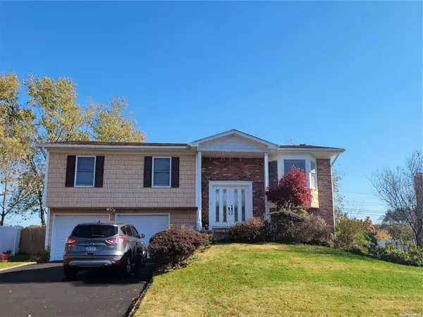 149 Fifty Acre RD, Smithtown, NY 11787