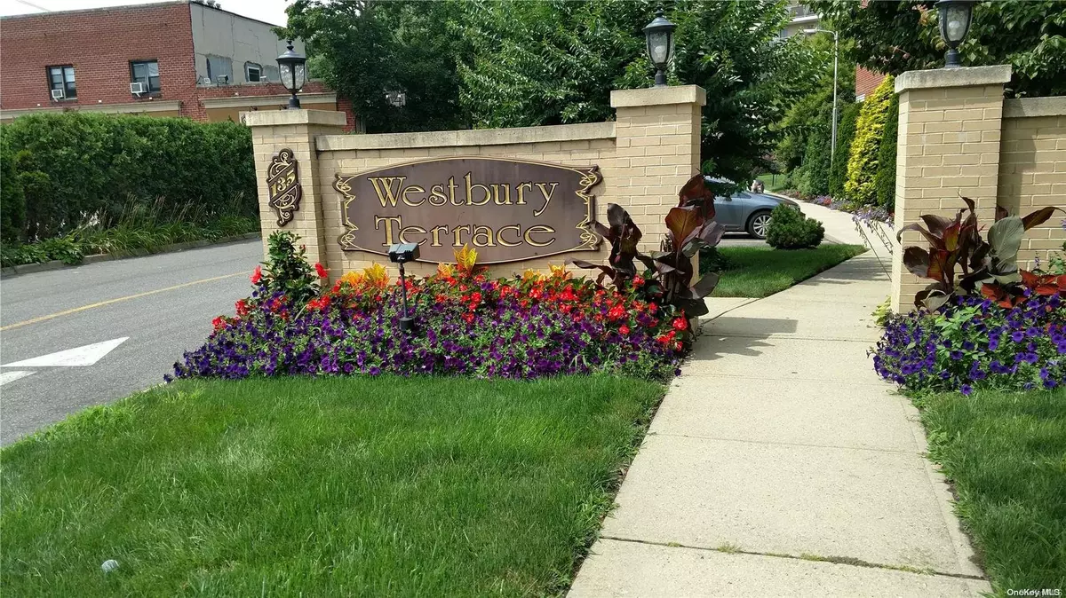 Westbury, NY 11590,135 Post AVE #1M