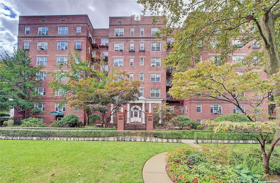 77-34 113th ST #6-D, Forest Hills, NY 11375