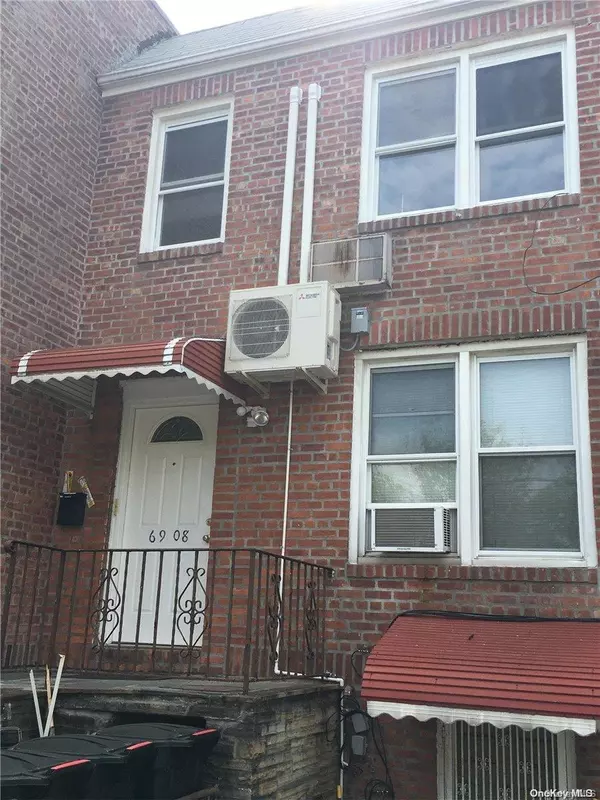 69-08 Fresh Meadow Ln, Fresh Meadows, NY 11366