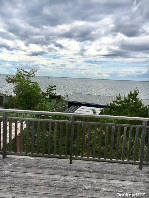 Ocean Beach, NY 11770,320 Frigate Rdw