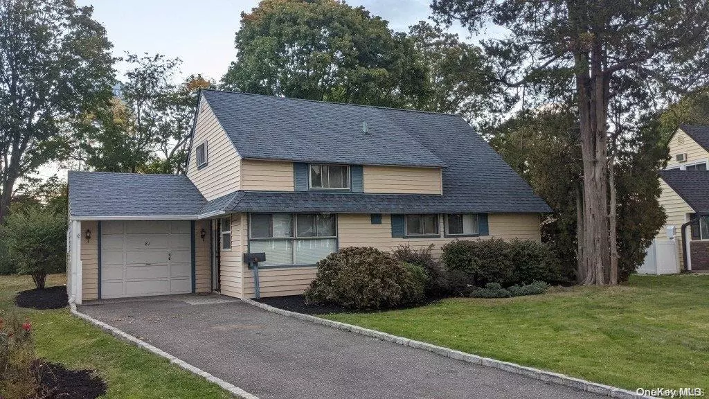 Hicksville, NY 11801,81 Brittle LN