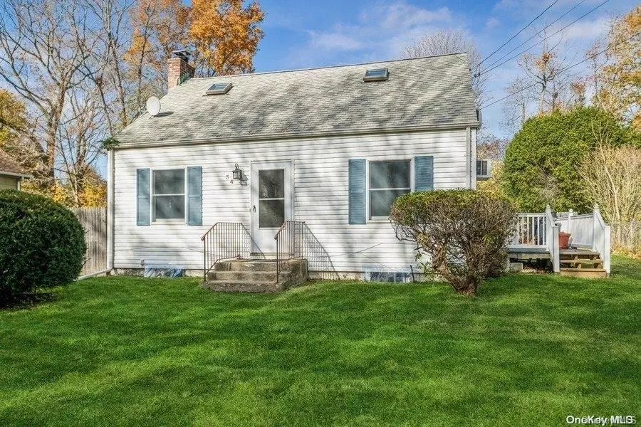 Huntington, NY 11743,34 Clearfield PL