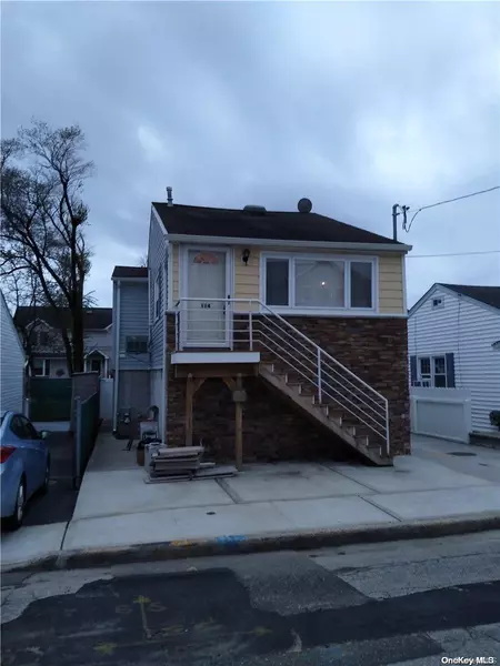 114 Malecon ST, East Rockaway, NY 11518