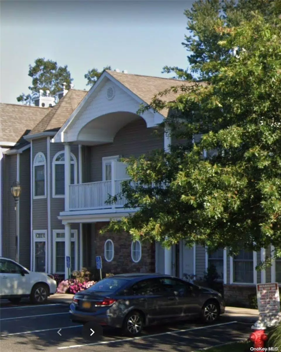 North Babylon, NY 11703,36 Jacqueline WAY #512A
