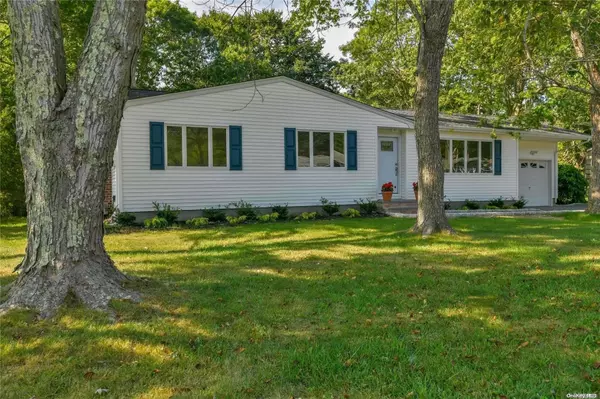 Hampton Bays, NY 11946,42 Riverdale DR