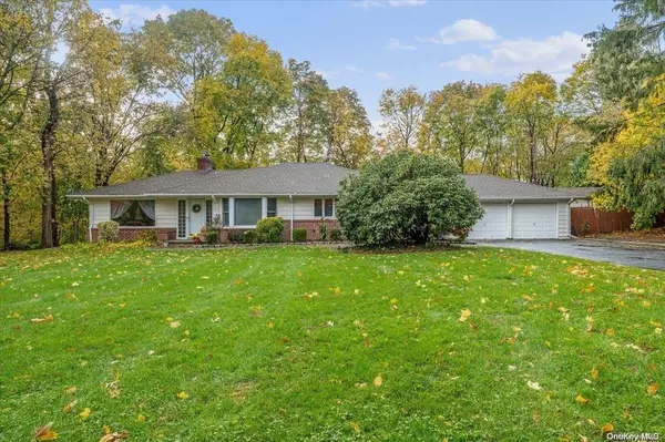 1 Whitehall DR, Huntington, NY 11743
