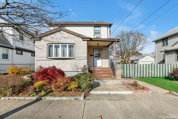 24 Liberty AVE, Mineola, NY 11501