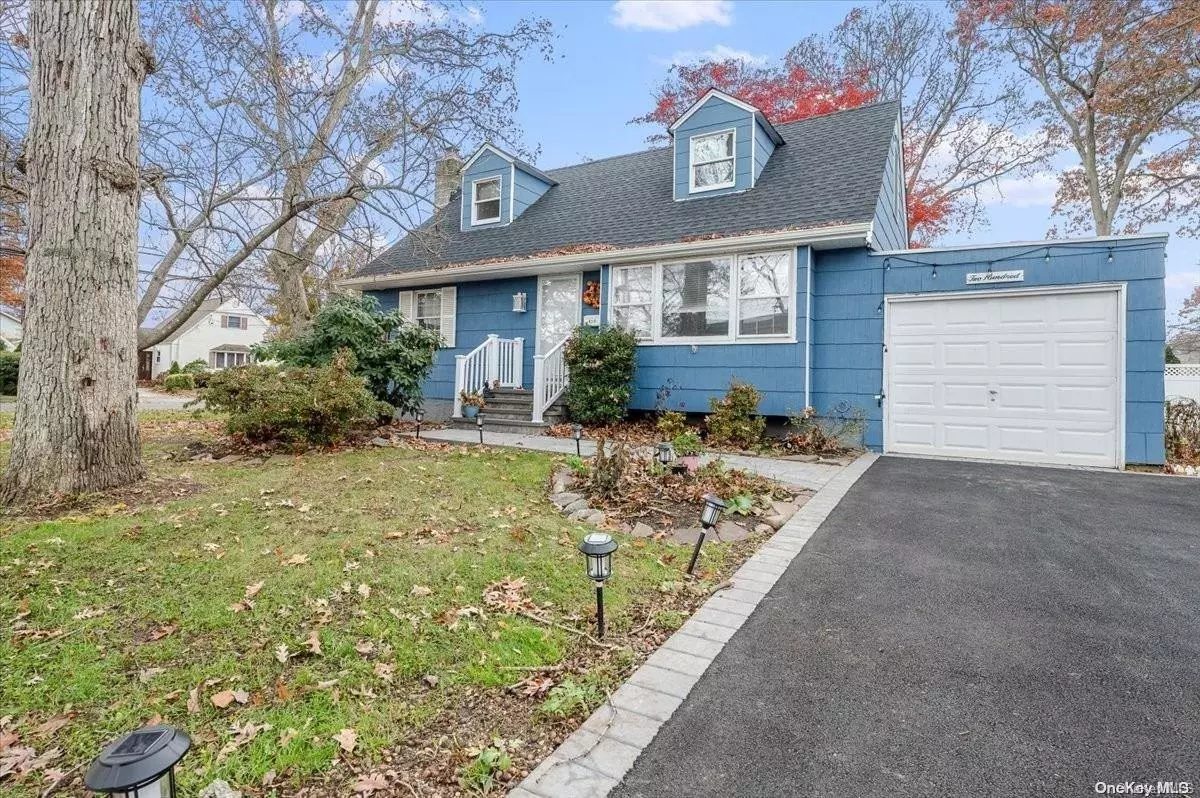 Massapequa Park, NY 11762,200 Tulip DR