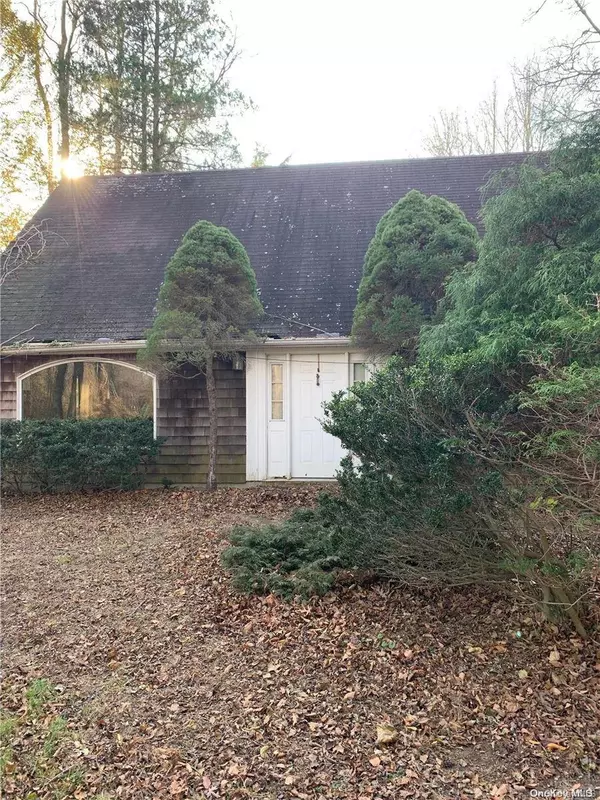 1 Woodhill PATH, Nissequogue, NY 11780