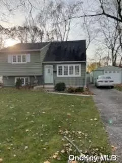 East Islip, NY 11730,118 Pequot LN