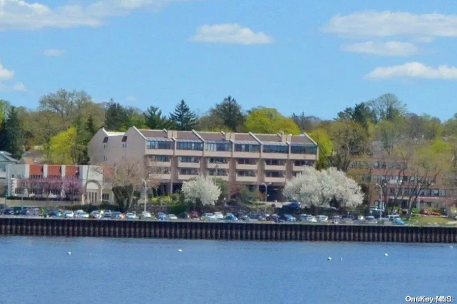 Port Washington, NY 11050,372 Main ST #307