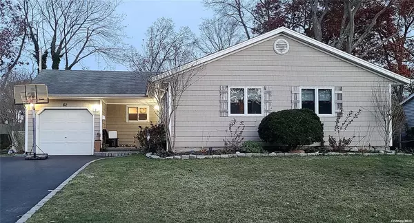 82 Loop DR, Sayville, NY 11782