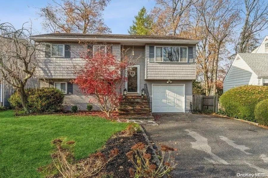 Huntington Station, NY 11746,58 A Crestwood Drive