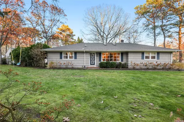 Hampton Bays, NY 11946,52 Sherwood RD