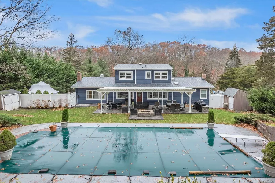 205 Bread And Cheese Hollow RD, Northport, NY 11768