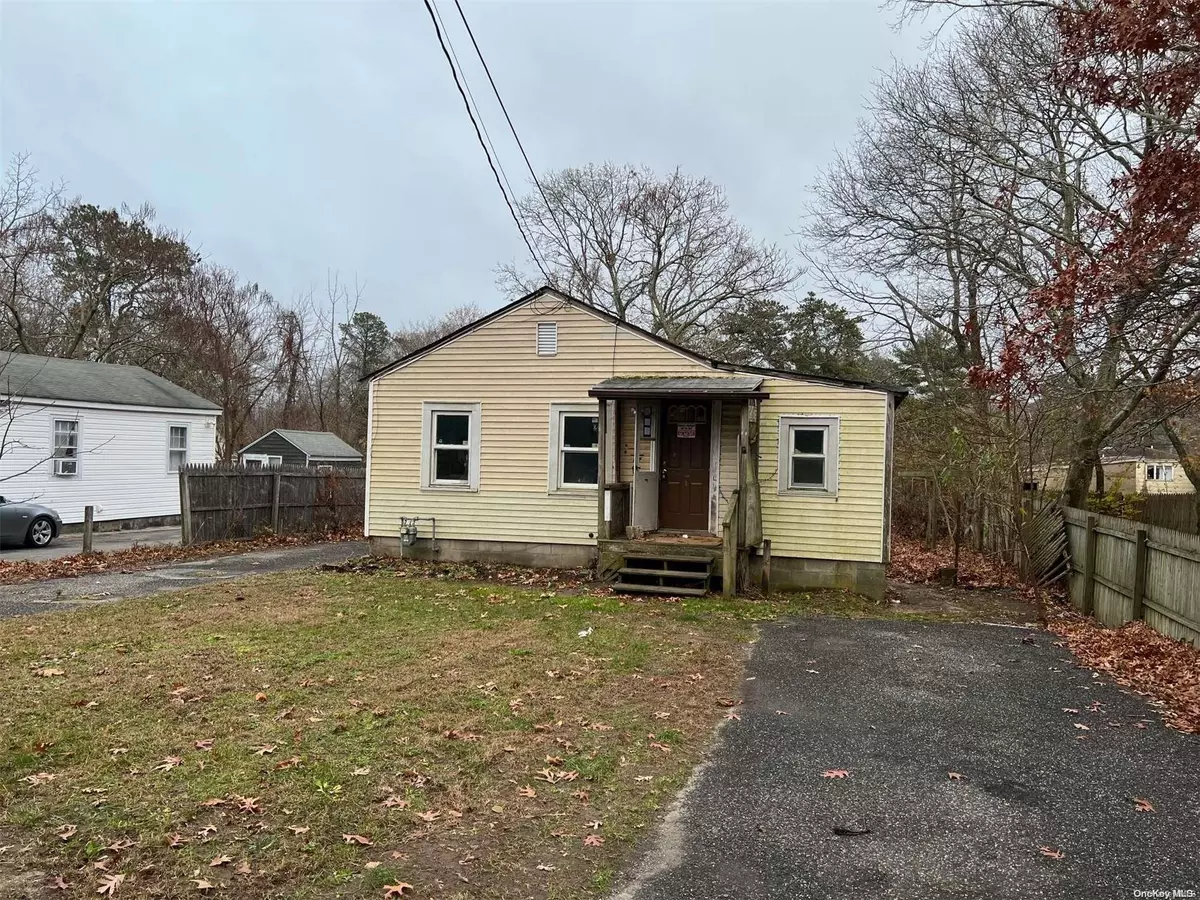 Riverhead, NY 11901,15 Reeves Bay TRL