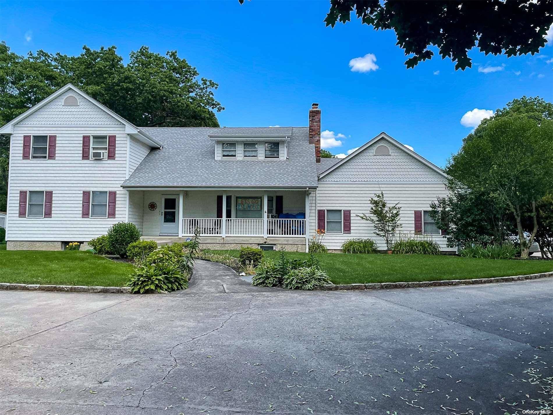 281 S Lake AVE, Nesconset, NY 11767