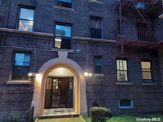 62-64 Saunders ST #D2, Rego Park, NY 11374