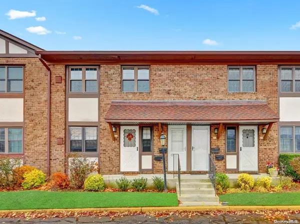 131 Mariners WAY #131, Copiague, NY 11726