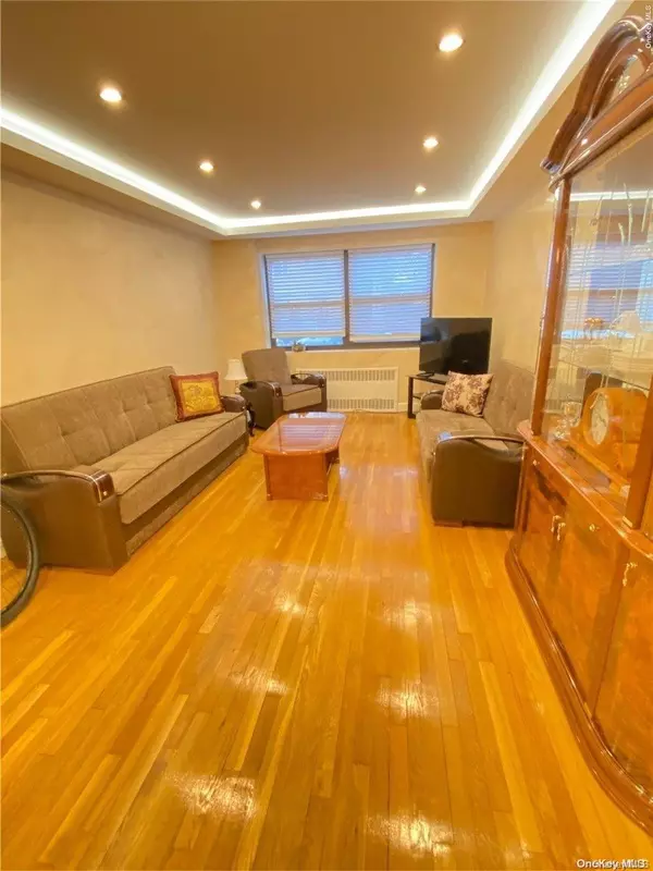 118-66 Metropolitan Ave #1B, Kew Gardens, NY 11415