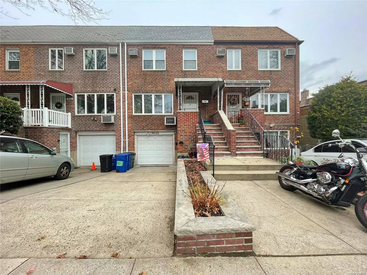 Middle Village, NY 11379,76-33 Eliot AVE