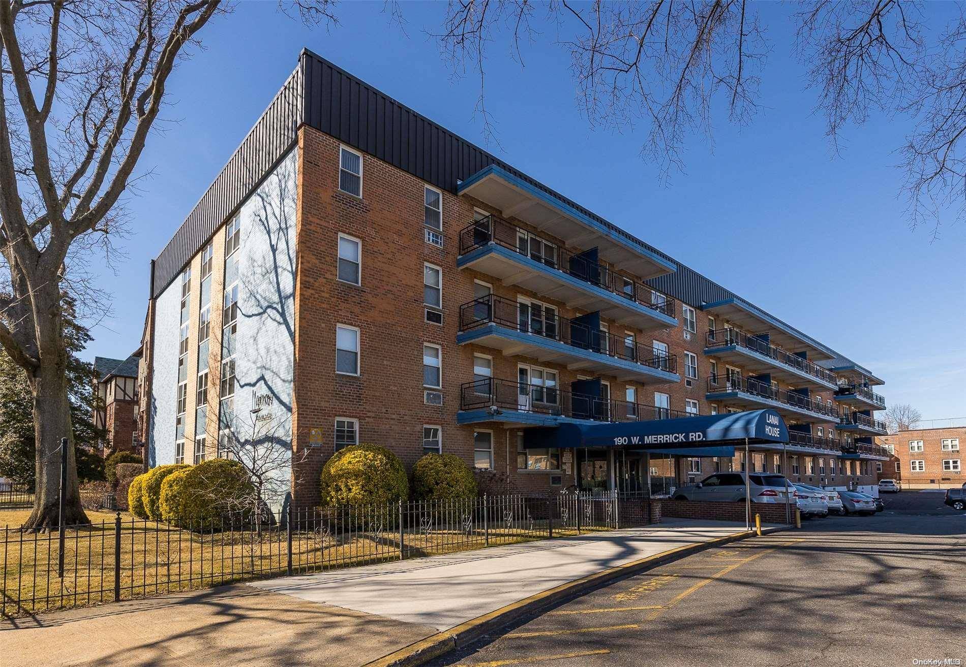 190 W Merrick RD #1C, Freeport, NY 11520