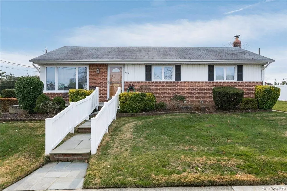 West Hempstead, NY 11552,549 David ST