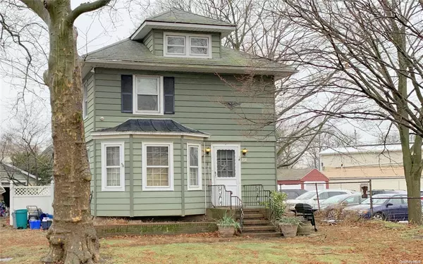 61 First ST, East Rockaway, NY 11518