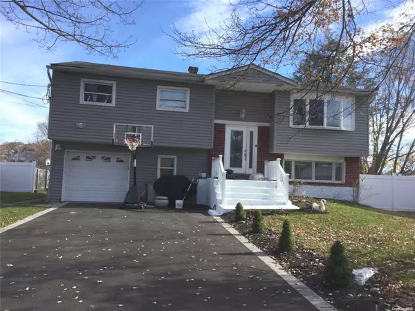 35 Winthrop RD, Brentwood, NY 11717