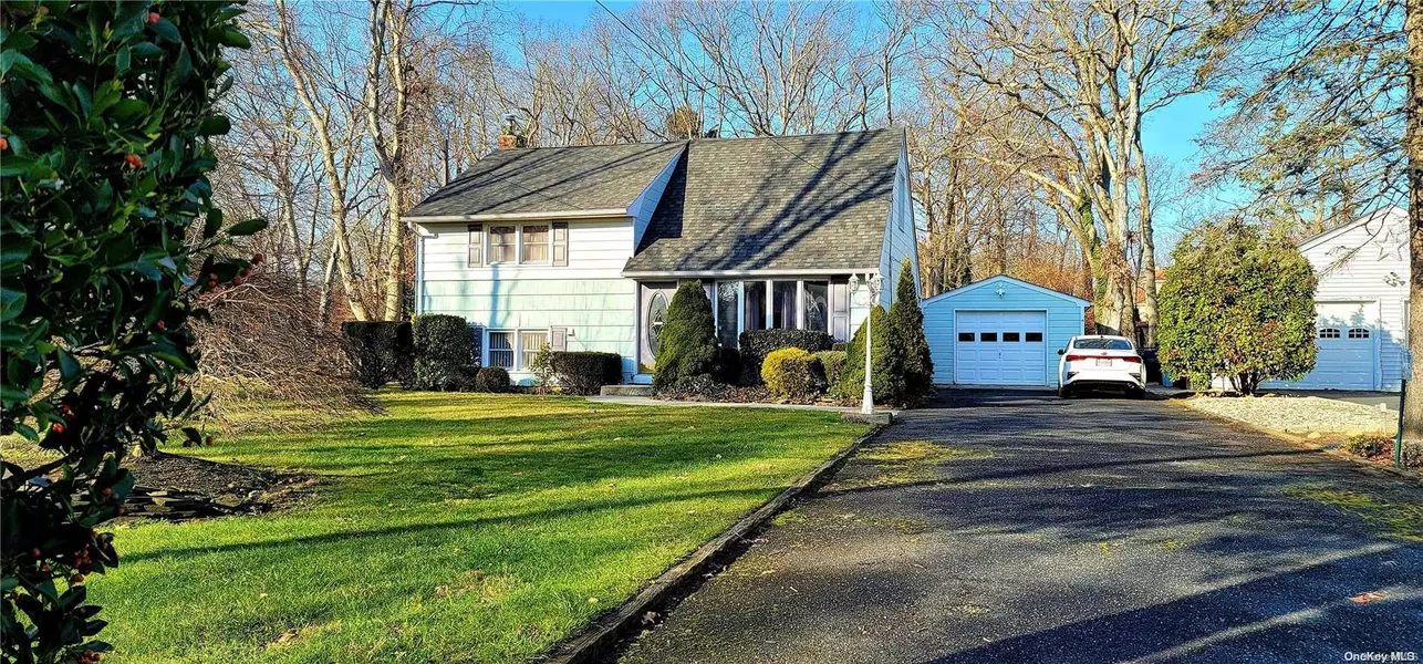 881 Union ST, Bohemia, NY 11716