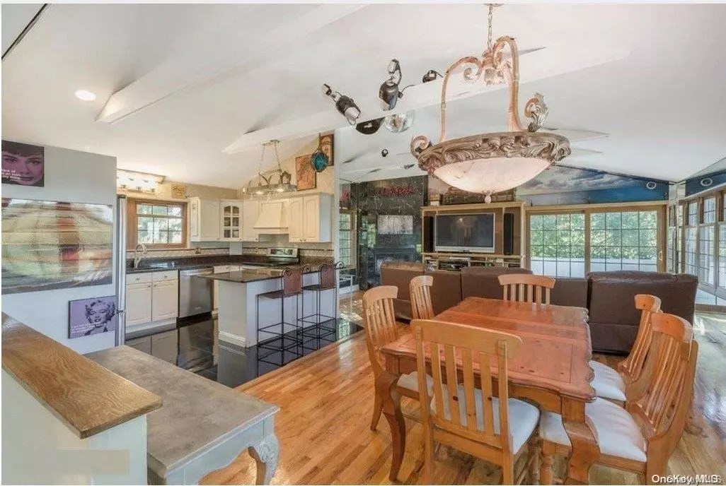 Southampton, NY 11968,85 Blackwatch CT