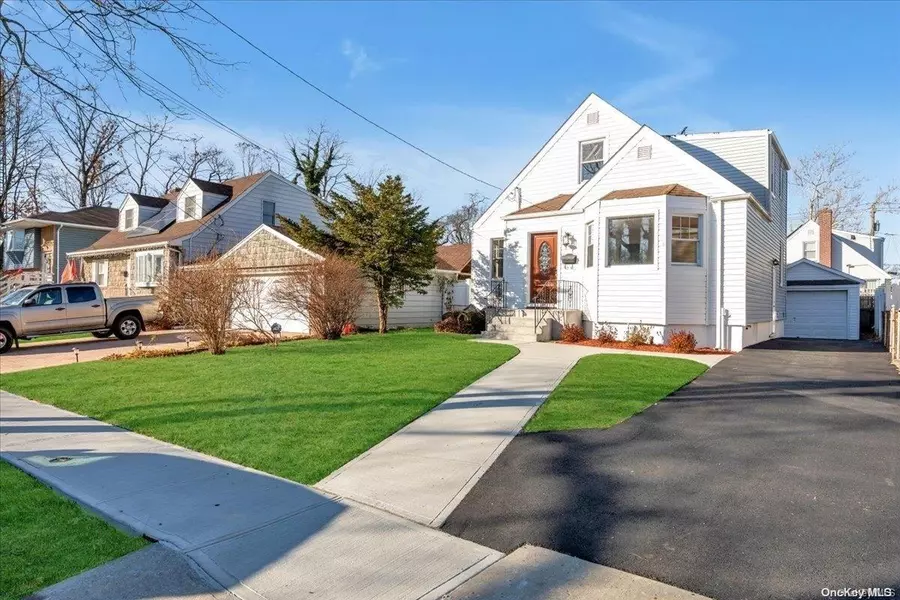 118 S Montague ST, Valley Stream, NY 11580