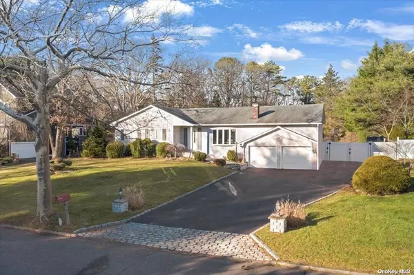 Dix Hills, NY 11746,11 Weathervane Way