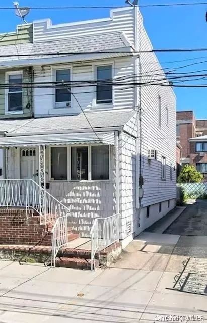 Middle Village, NY 11379,7949 68 RD