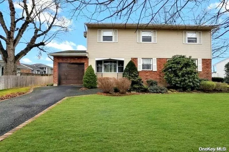 Plainview, NY 11803,8 Fordham DR