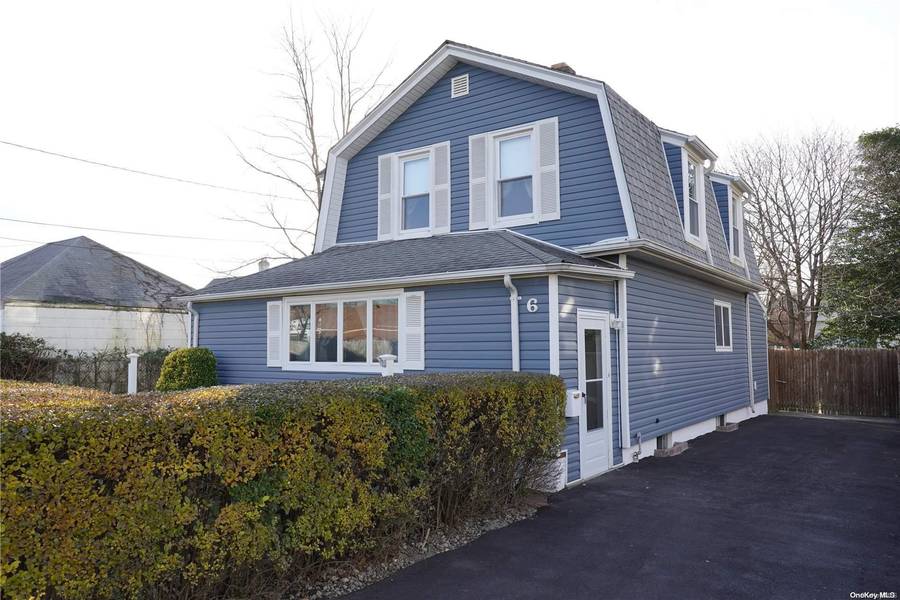 6 1st AVE, East Islip, NY 11730