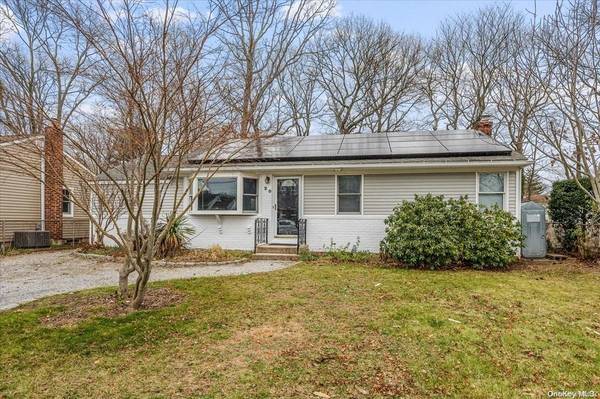 20 Robert DR, Huntington, NY 11743