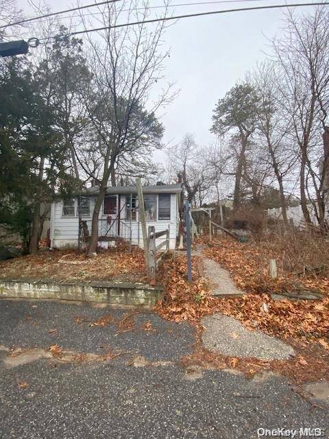 13 Mills PATH, Lake Ronkonkoma, NY 11779