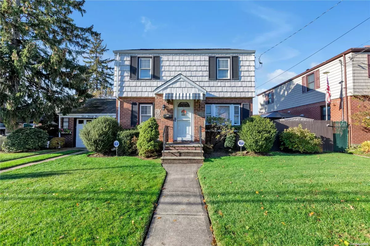 Mineola, NY 11501,329 Beebe RD