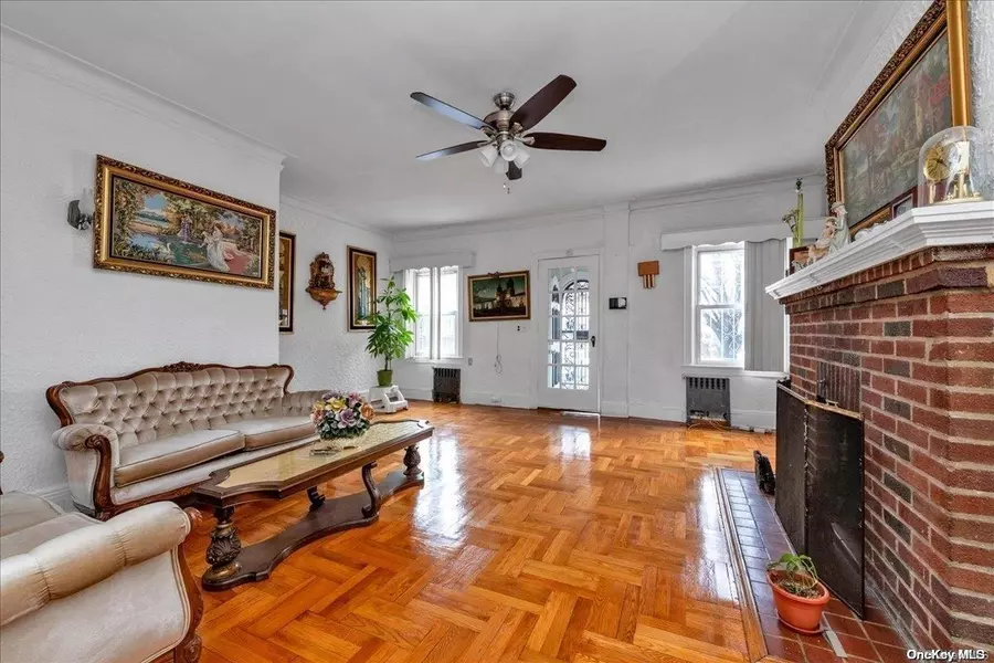 33-17 86 ST, Jackson Heights, NY 11372