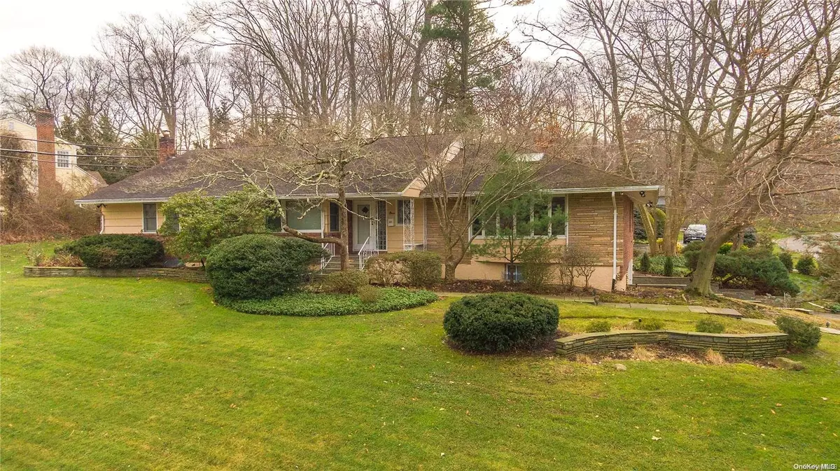 East Hills, NY 11576,11 Melby LN