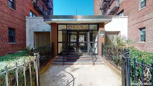 141-05 Pershing Crescen #B9, Briarwood, NY 11435