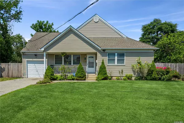 135 Mcnair ST, Brentwood, NY 11717
