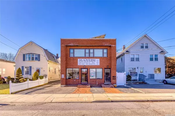 2188 Jackson AVE, Seaford, NY 11783