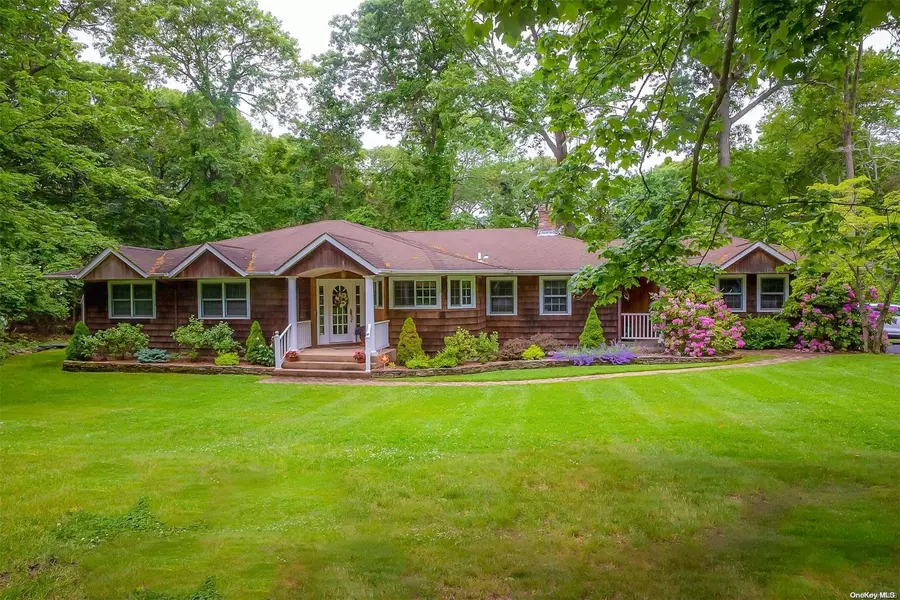 71 Emerald LN, Wading River, NY 11792