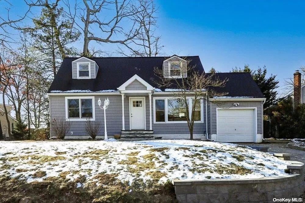 Huntington Station, NY 11746,3 Sandra CT